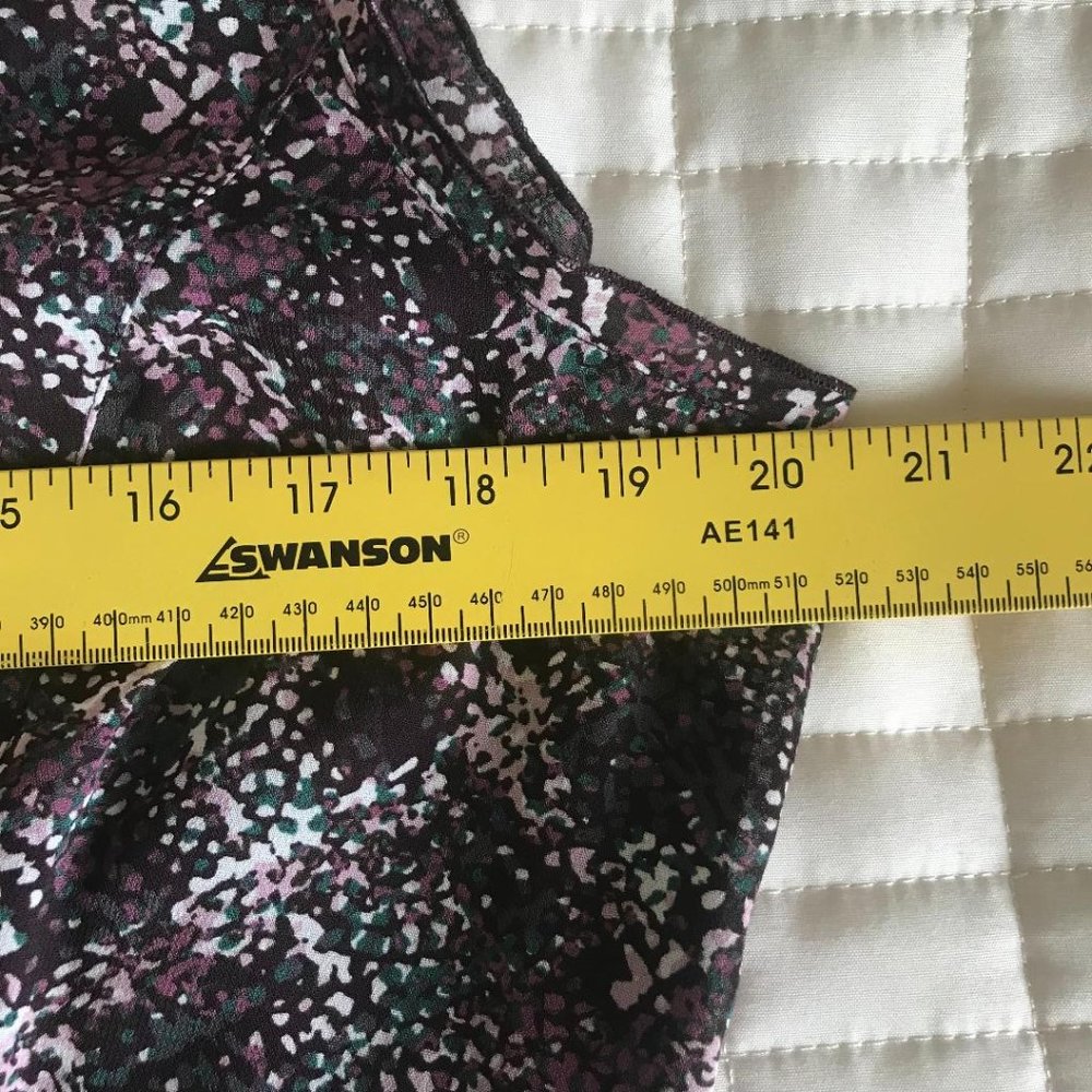 Axcess by Liz Claiborne V-Neck Sleeveless Blouse - Picture 12 of 13